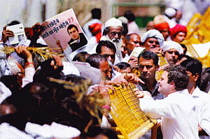 Post-vacation Rahul vows to stop land Bill