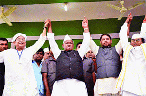 Manjhi asks supporters to 'punish' Nitish