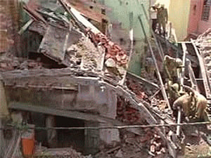 One dead, 11 injured in Delhi building collapse