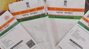 Maha govt to link school admission numbers with Aadhaar card