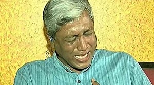 Confronted by deceased farmer's daughter, Ashutosh breaks down on nat'l TV