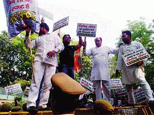 Youth Cong demands Kejri's scalp