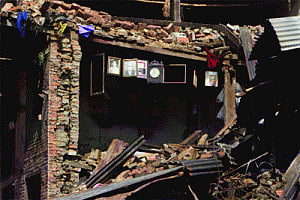 DElHI SITTING ON A TINDERBOX: 'Big one' could flatten monuments