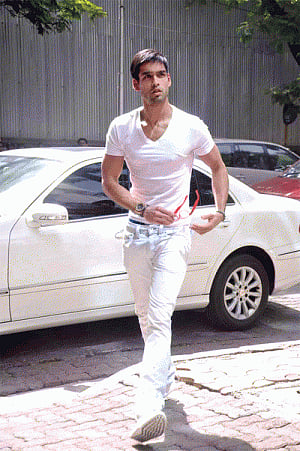 Siddharth Mallya heads to london for acting classes