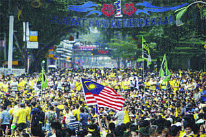 Malaysians rally for reform, PM's ouster