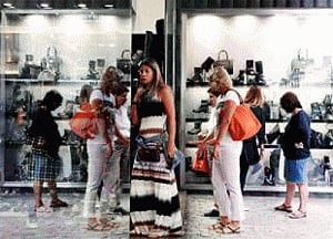 Physical outlets boost revenue of online retailers