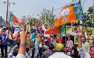 BJP workers protest outside Kejriwal's residence