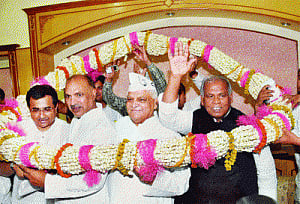 Manjhi launches HAM, declares Nitish enemy No 1