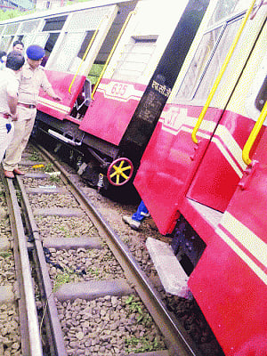 Toy train derails near Shimla