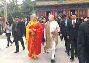 Modi visits ancient Buddhist temple in Xi'an