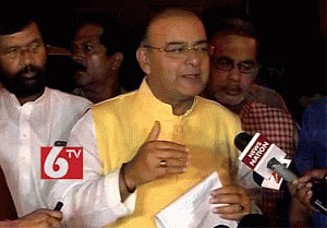Jaitley disapproves of tendency of shrillness,hype by channels