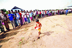 10 die on stranded Myanmar migrant boat