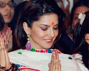 Deport Sunny leone, demands Hindu group