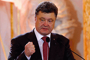 Ukraine prez enacts controversial laws banning Soviet symbols