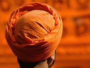 Sikh who removed turban to help wounded boy lauded worldwide