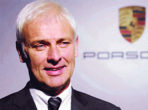 New Volkswagen boss tries to  drag carmarker out of scandal