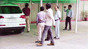 CBI raids Virbhadra's premises in DA case