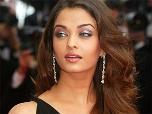 Wonderful to see people's interest in 'Jazbaa': Aishwarya
