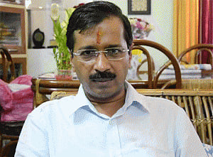 Kejriwal meets lt Guv