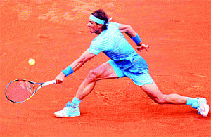 Easy for Rafa, Djoker avoids trouble