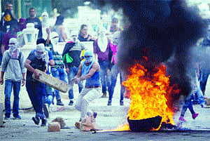 Palestinians stab Israelis in two Jerusalem attacks