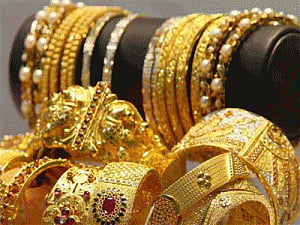 Gold slumps below Rs 27k as demand falters