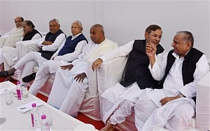 Nitish is chief ministerial candidate for Bihar polls: Mulayam