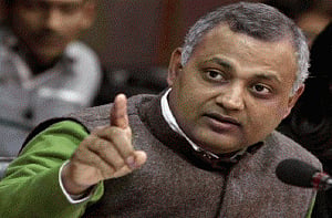 Bharti's wife complains of domestic violence,DCW serves notice
