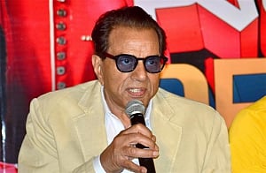 There's beauty in a woman's veil: Dharmendra