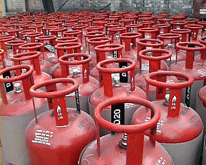 Govt plans media blitz for scheme on voluntary surrender of subsidised lPG connections by elite