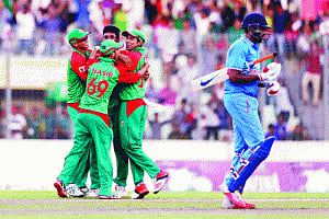 India fall prey to Tigers