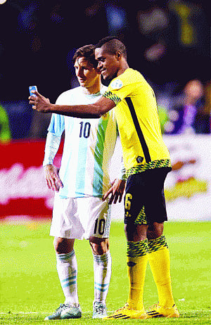 Argentina progress, fail to shine