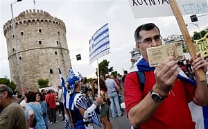 Tsipras defiant as thousands rally in support of "no" vote