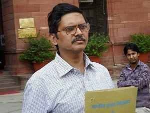 UP govt issues chargesheet against IPS officer Amitabh Thakur