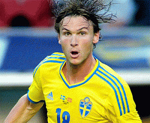 Hamburg sign Swedish midfielder Albin Ekdal