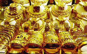 Gold loses sheen, falls to 5-year low globally