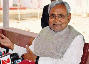 Nitish poses seven questions to PM