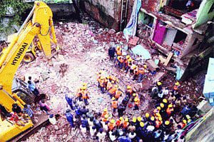 11 killed in Mumbai building collapse
