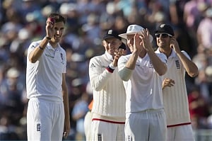 Finn leaves England on brink of Ashes