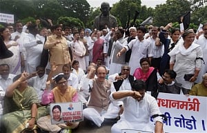 Cong protests for second day against suspension of MPs