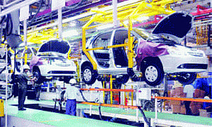 Jaguar land Rover pulls down  Tata Motors' Q1 net 48.7% to Rs2,768.91 cr