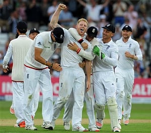 England thrash Australia to regain the Ashes