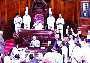 SP breaks ranks  but Cong adamant