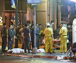Temple blast: Thai authorities launch hunt for male 'suspect'