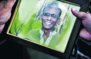 Secular Bangla prof bled to death by ISIS