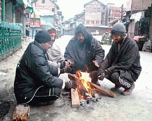 Cold wave continues in Kashmir, rain and snow likely