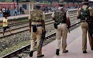 Bomb scare on Delhi-Kanpur trains,Shatabdi halted at Ghaziabad