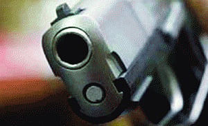 Cop shoots himself dead accidentally
