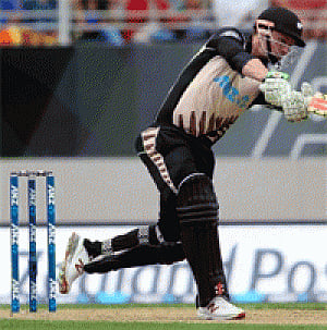 New Zealand thrash Sri lanka with Guptill, Munro blitz