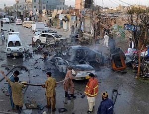 15 killed in bomb blast outside polio centre in Pakistan